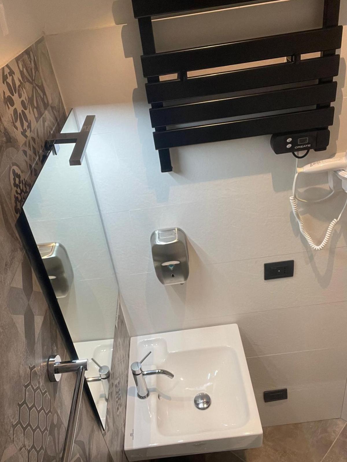 Drooms 4,0 Domotic Smart Self 24H,7 Vicino Treni Porta Susa E Centro Storico Турин Экстерьер фото