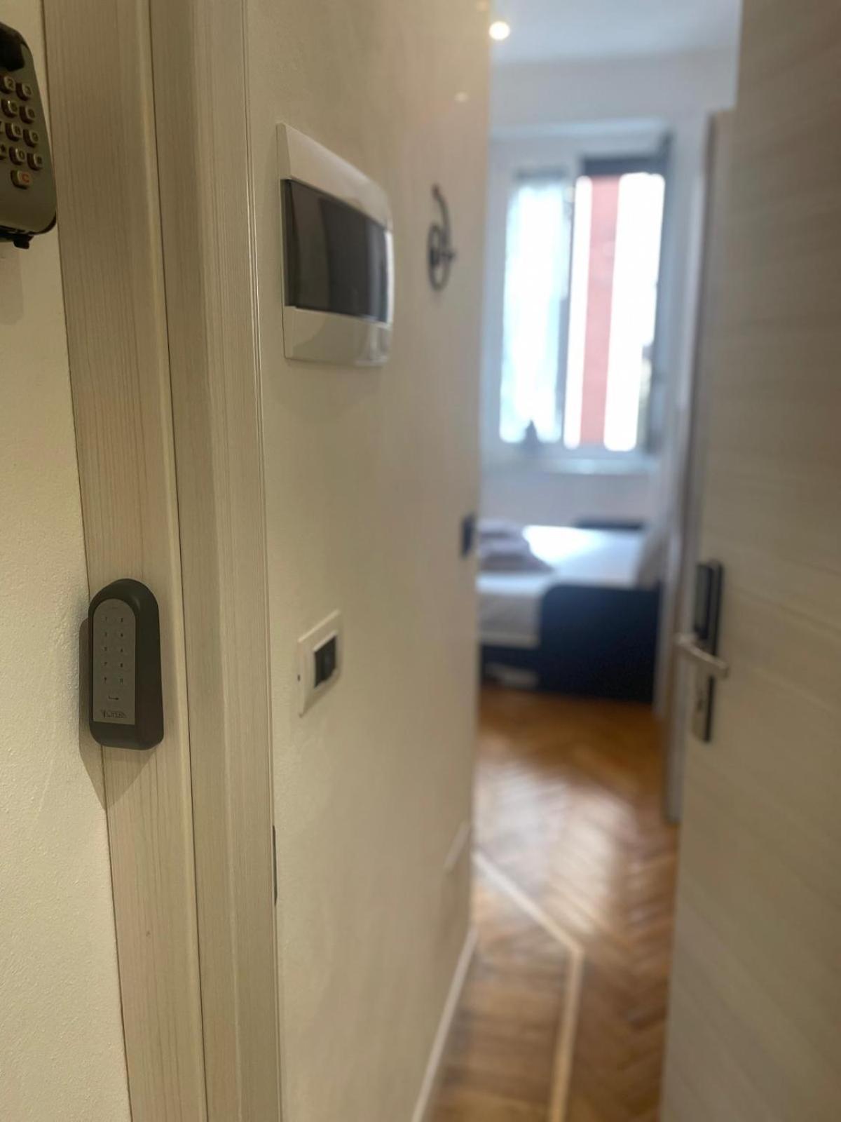 Drooms 4,0 Domotic Smart Self 24H,7 Vicino Treni Porta Susa E Centro Storico Турин Экстерьер фото