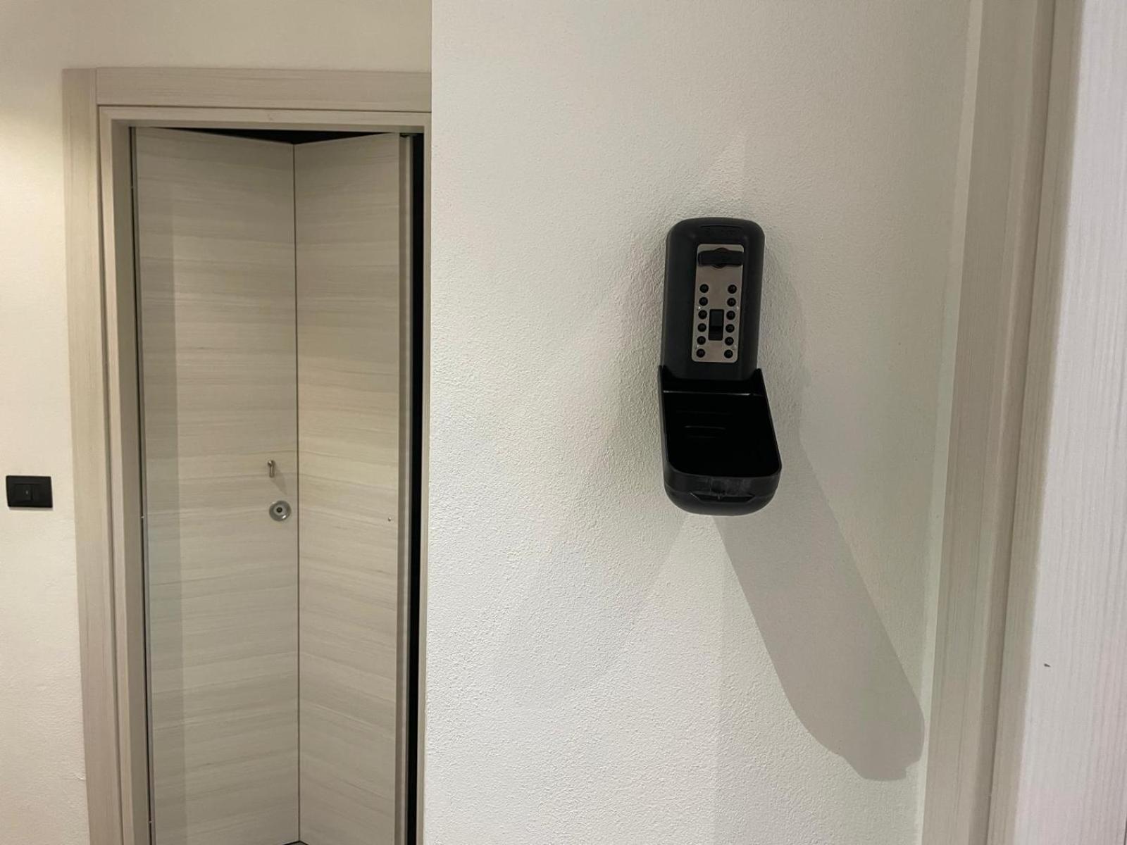 Drooms 4,0 Domotic Smart Self 24H,7 Vicino Treni Porta Susa E Centro Storico Турин Экстерьер фото